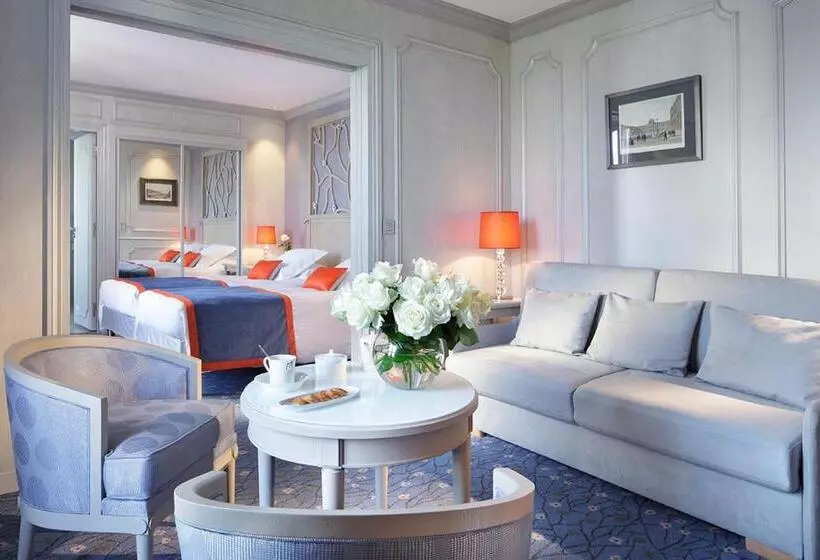 Suite cu Priveliști, Splendid Etoile