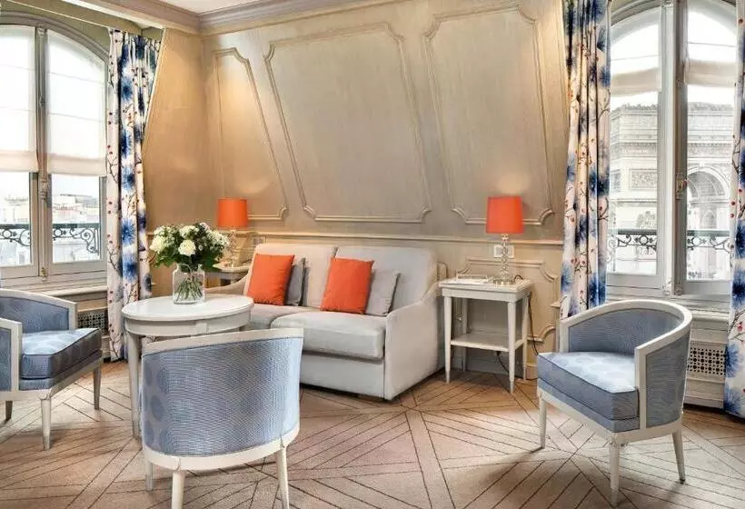 Suite cu Priveliști, Splendid Etoile