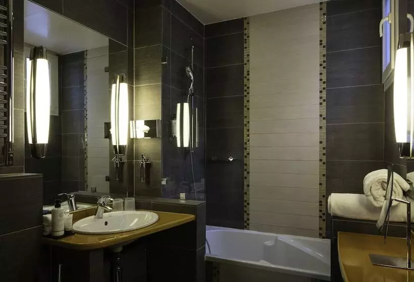 Chambre Familiale, Regent S Garden Astotel