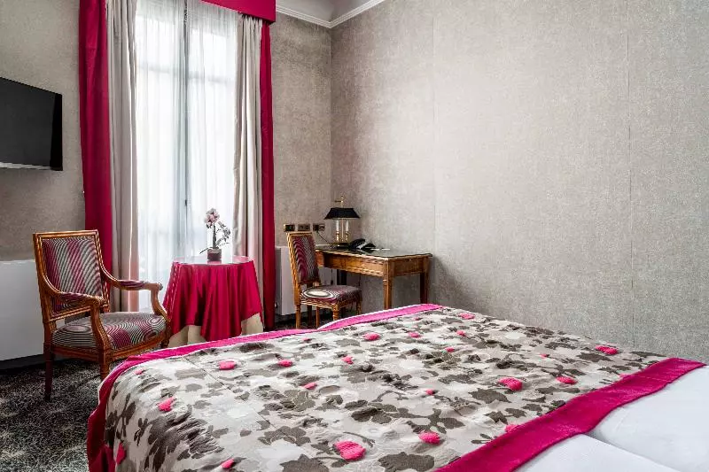 Chambre Supérieure, Regent S Garden  Astotel