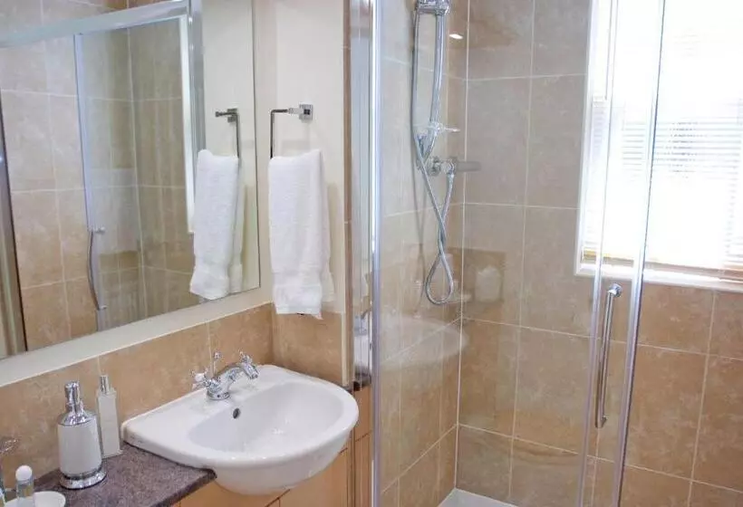 Standard Yhden Hengen Huone, Cotford