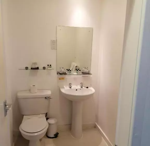 Camera Familiare, Eight Acres
