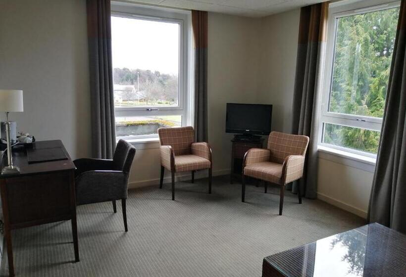 ジュニアスイート, Eight Acres