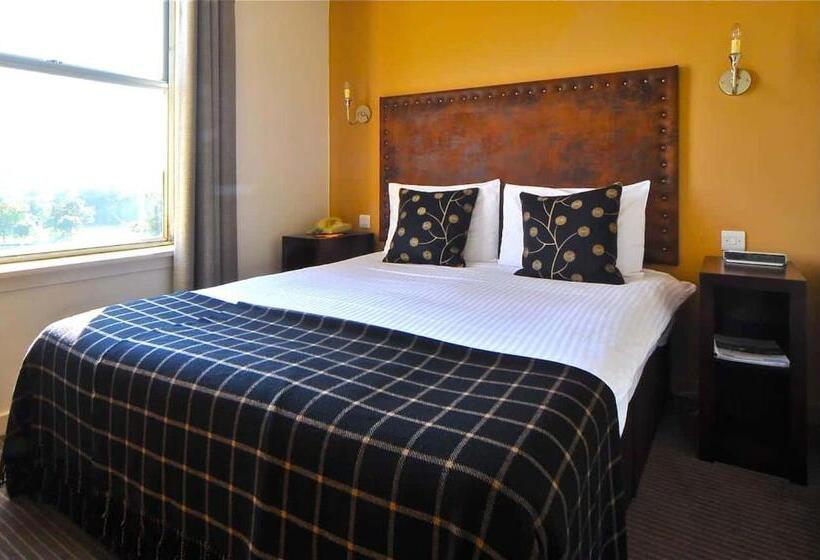 ジュニアスイート, Eight Acres