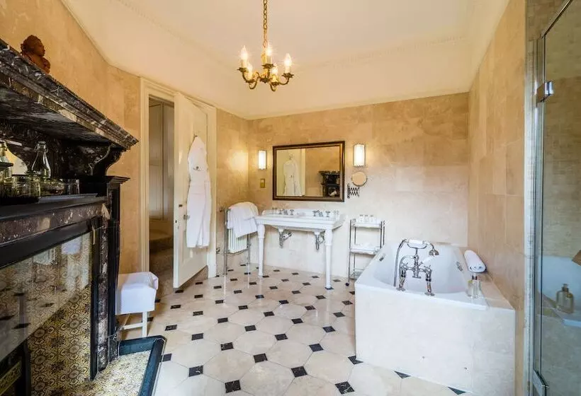 ジュニアスイート, Inverlochy Castle