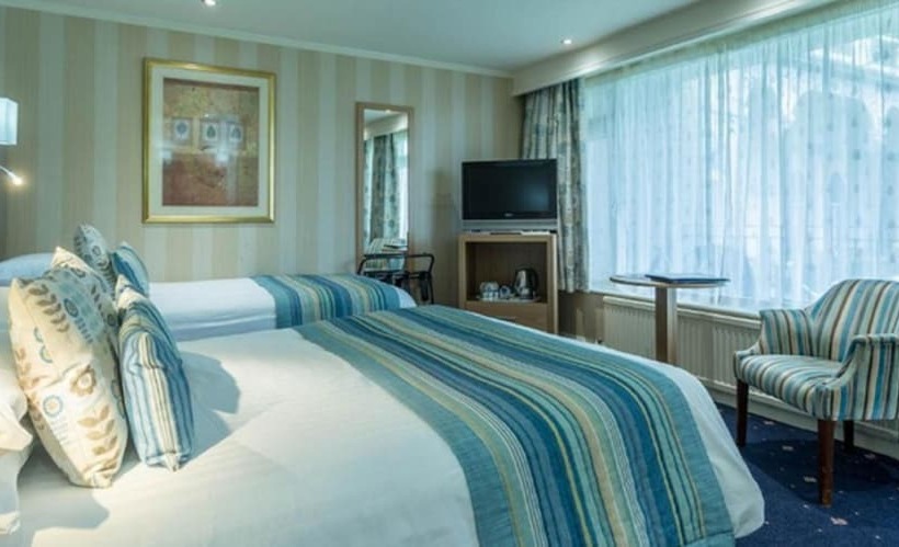 اتاق خانوادگی, Langstone Cliff