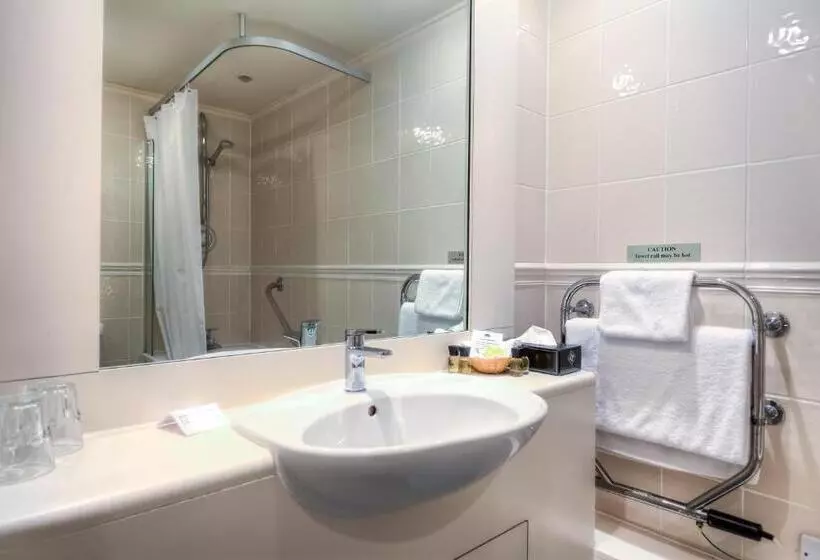 Quarto Familiar, Langstone Cliff