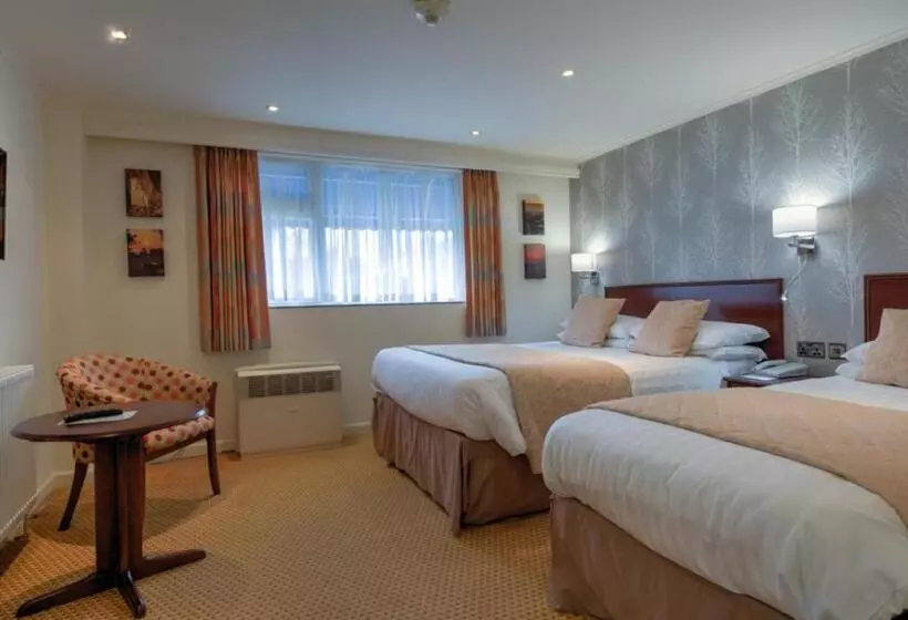 Quarto Familiar, Langstone Cliff