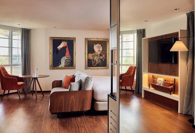 Полулюкс, Melia White House