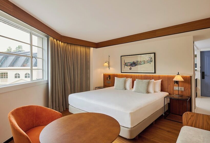 家庭间, Melia White House