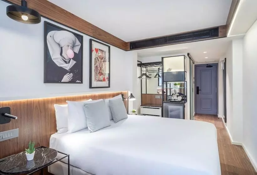 デラックスルーム, Melia White House