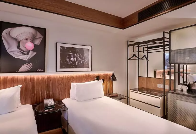 デラックスルーム, Melia White House