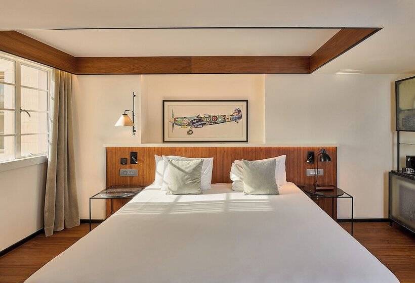 Номер Премиум, Melia White House