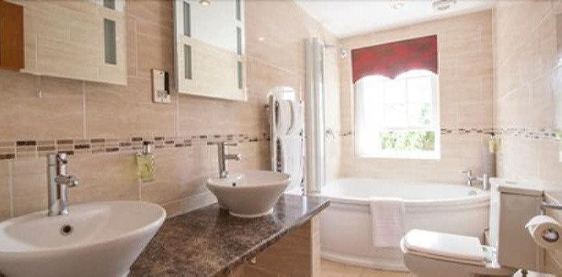 标准间, Newtown House