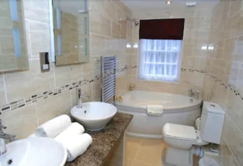 家庭间, Newtown House