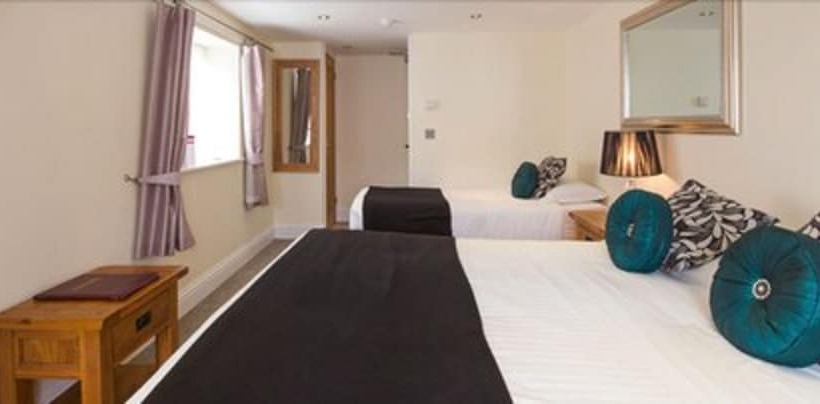 家庭间, Newtown House