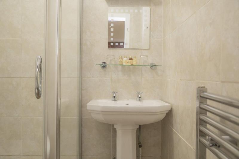 غرفة قياسية, Royal Goat