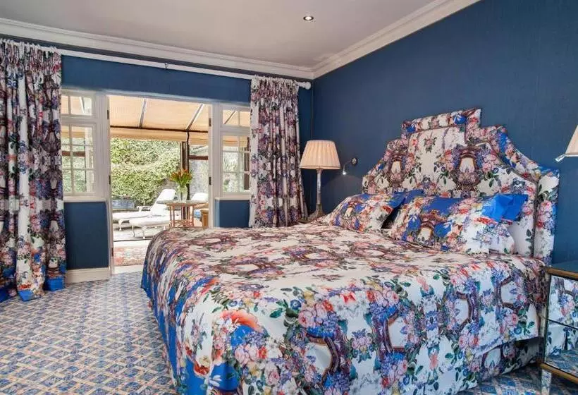 Sviitti, Summer Lodge Country House