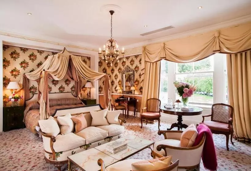 Sviitti, Summer Lodge Country House