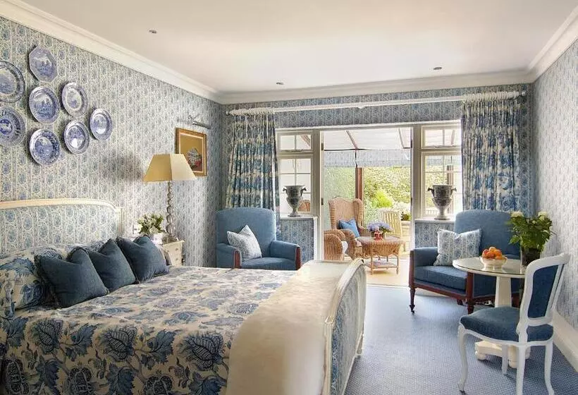 Sviitti, Summer Lodge Country House