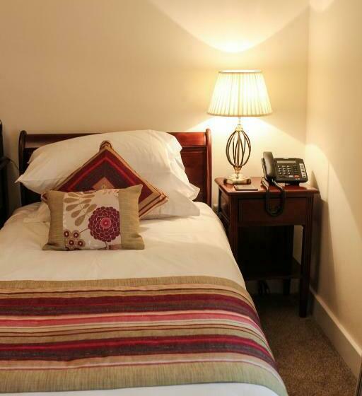 标准单人间, The Bishops Table