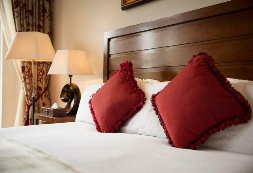 Номер Deluxe, The Royal Horseguards Hotel, London