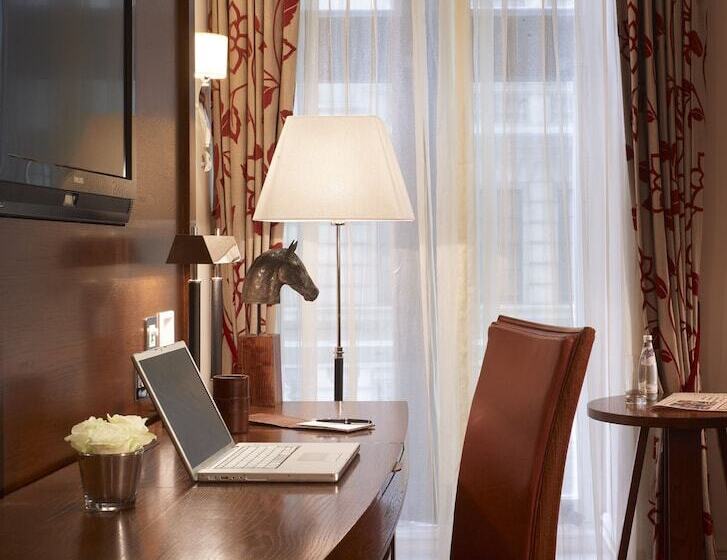 디럭스 룸, The Royal Horseguards Hotel, London