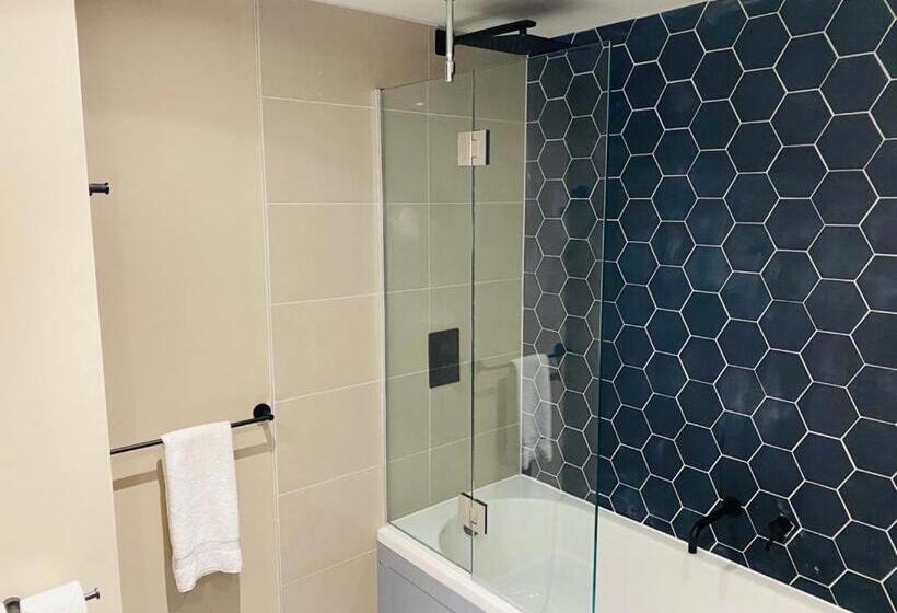 주니어 스위트, Wildes Inns