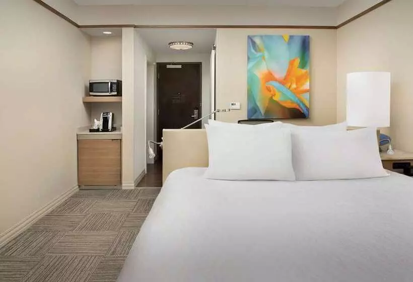 キングサイズベッドのスタンダードルーム, Hilton London Watford