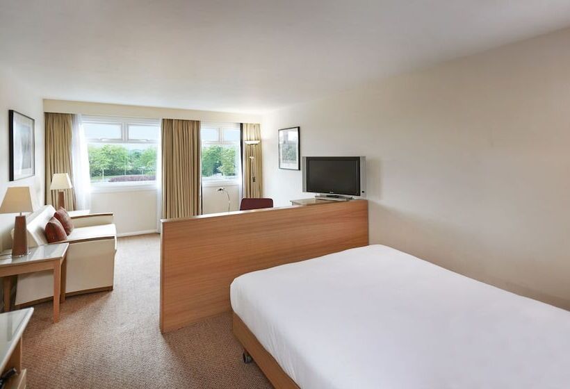 Полулюкс, Hilton London Watford