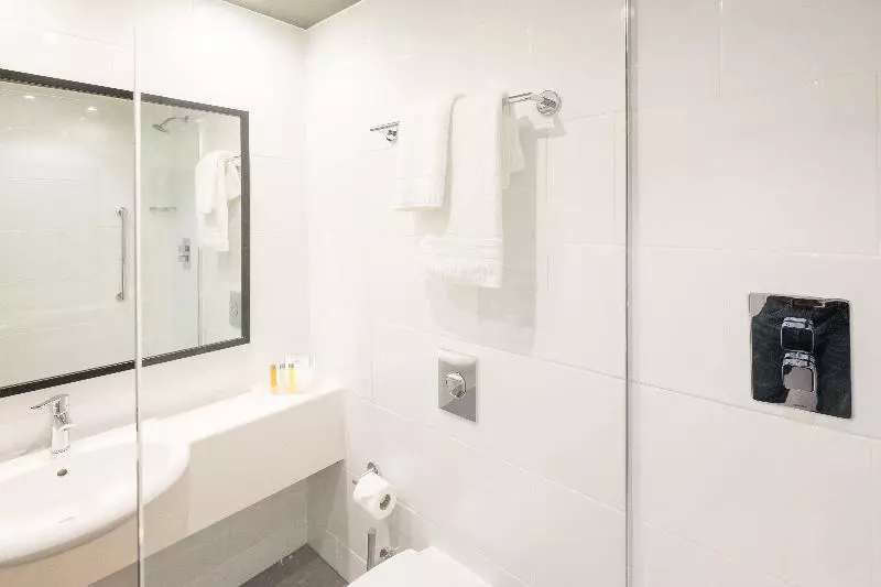 اتاق استاندارد با تخت بزرگ, Voco Southampton By Ihg