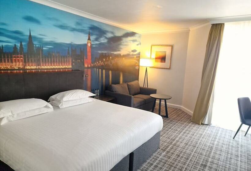 Номер Клуб, Millennium Hotel And Conference Centre Gloucester London