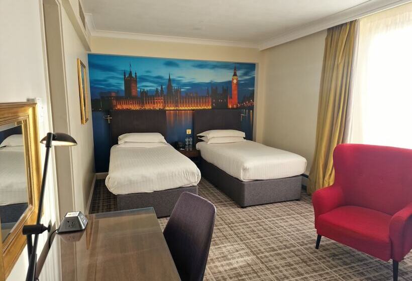 Номер Клуб, Millennium Hotel And Conference Centre Gloucester London