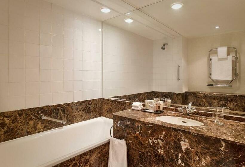 Номер Клуб, Millennium Hotel And Conference Centre Gloucester London