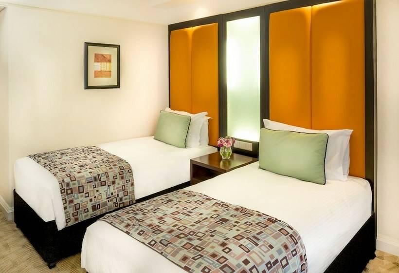 Номер Клуб, Millennium Hotel And Conference Centre Gloucester London