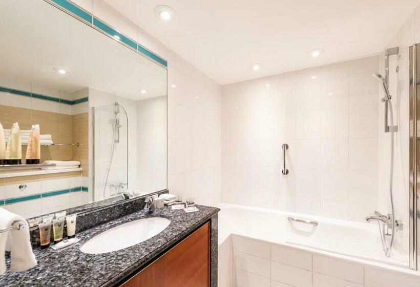 Семейный Номер Deluxe, Millennium Hotel And Conference Centre Gloucester London