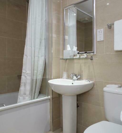 标准三人间, Phoenix