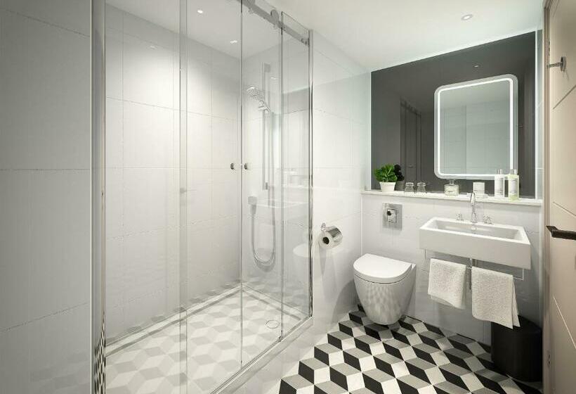 디럭스 룸, Strand Palace