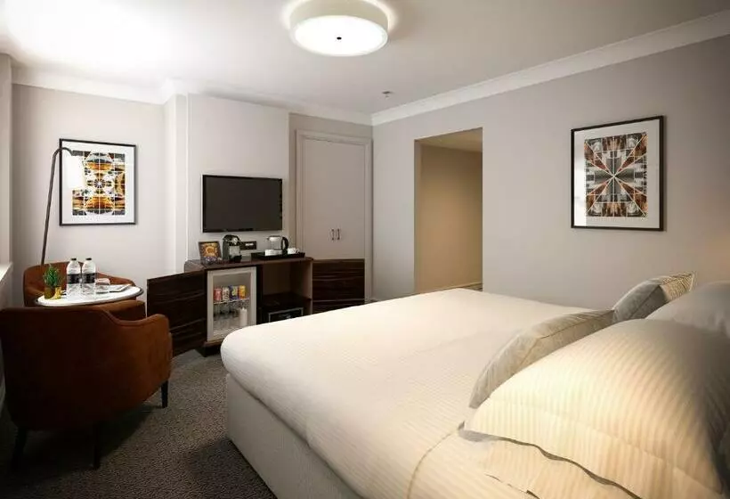 اتاق لوکس با تخت بزرگ, Strand Palace