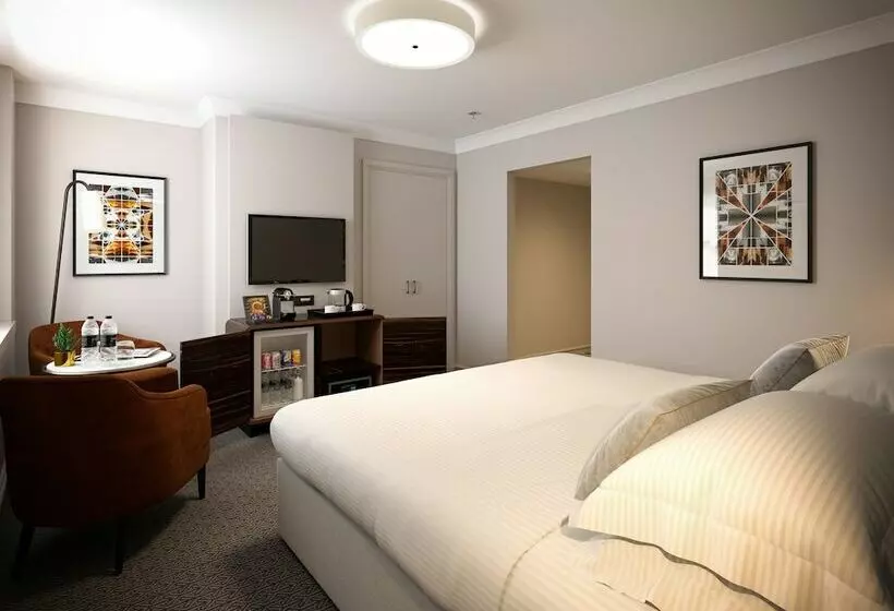 اتاق لوکس با تخت بزرگ, Strand Palace