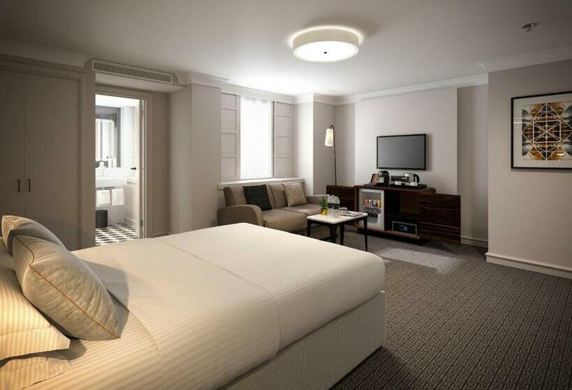 디럭스 스튜디오, Strand Palace