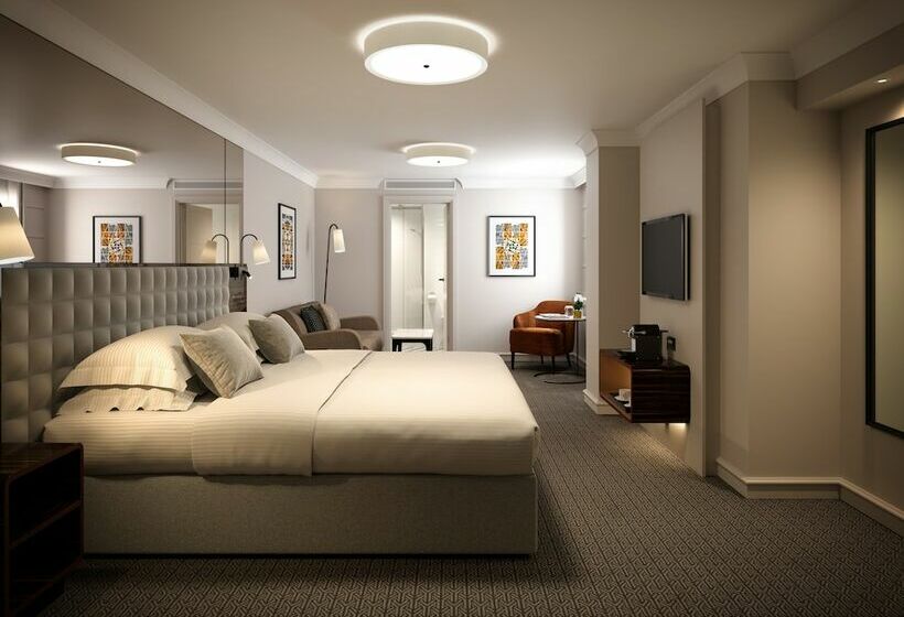 デラックススタジオ, Strand Palace