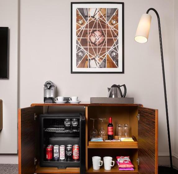 デラックススタジオ, Strand Palace