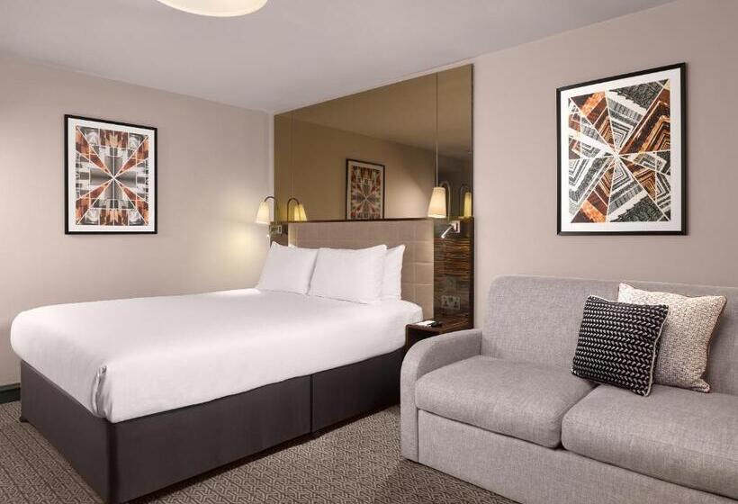 디럭스 스튜디오, Strand Palace