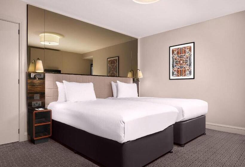 スーペリアールーム, Strand Palace