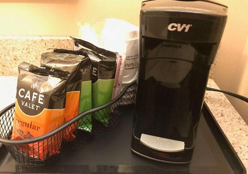 디럭스 스튜디오, Strand Palace