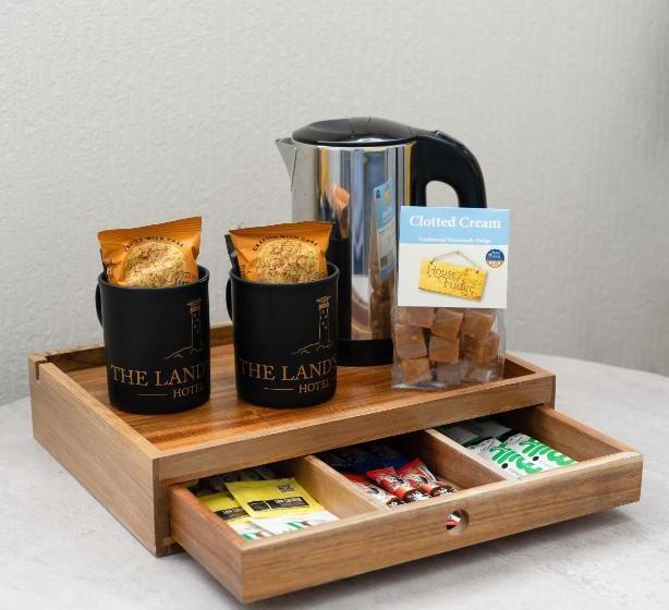 חדר סטנדרט, The Land S End