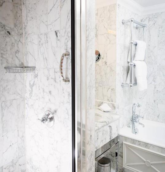 Полулюкс, The Stafford  London