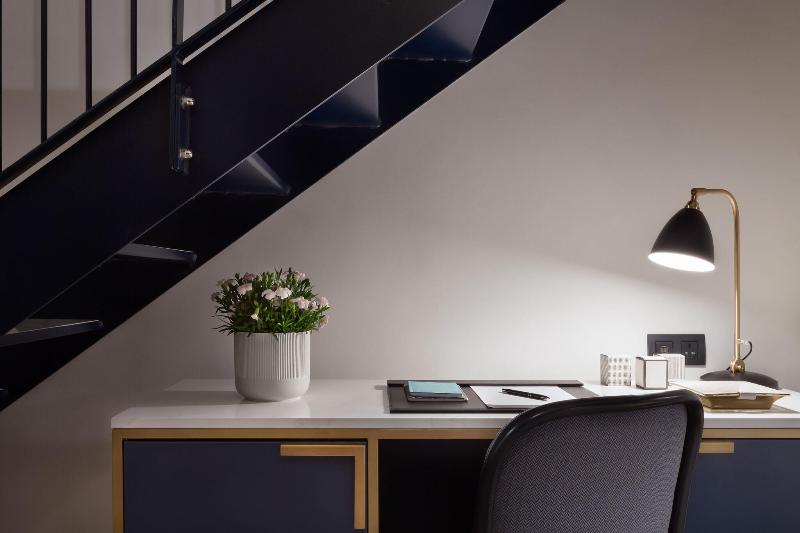 高级大房间, The Valley Of Rocks