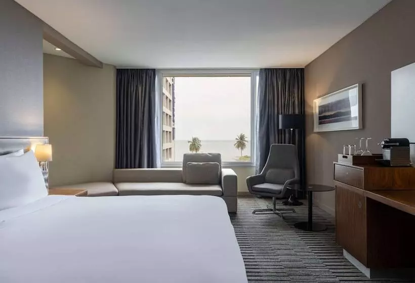 سوییت جونیور با چشم‌انداز دریا, Radisson Blu Okoume Palace Hotel, Libreville
